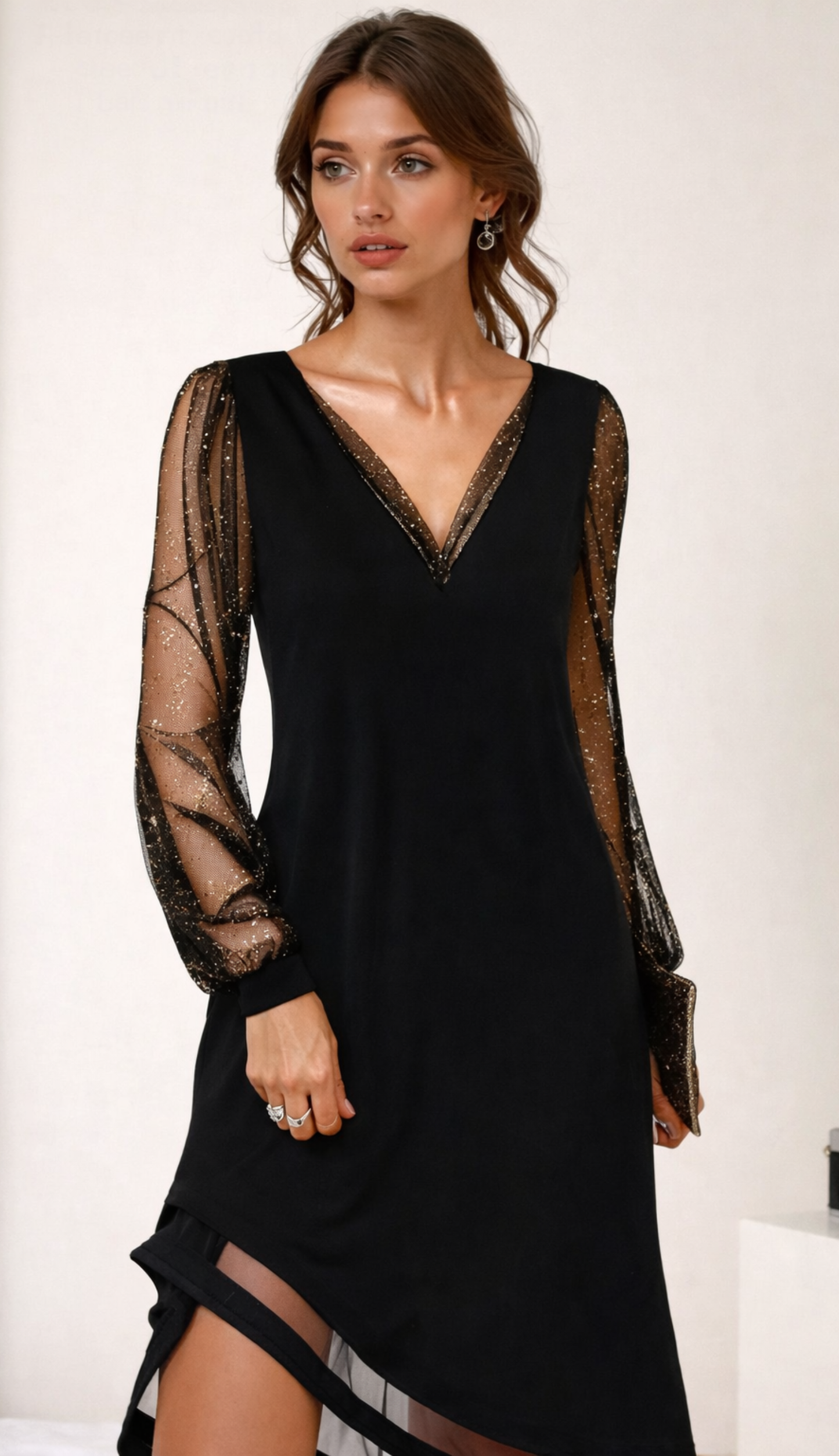 Schwarz Minikleid mit transparenten Ärmeln - V-Ausschnitt Abendstil