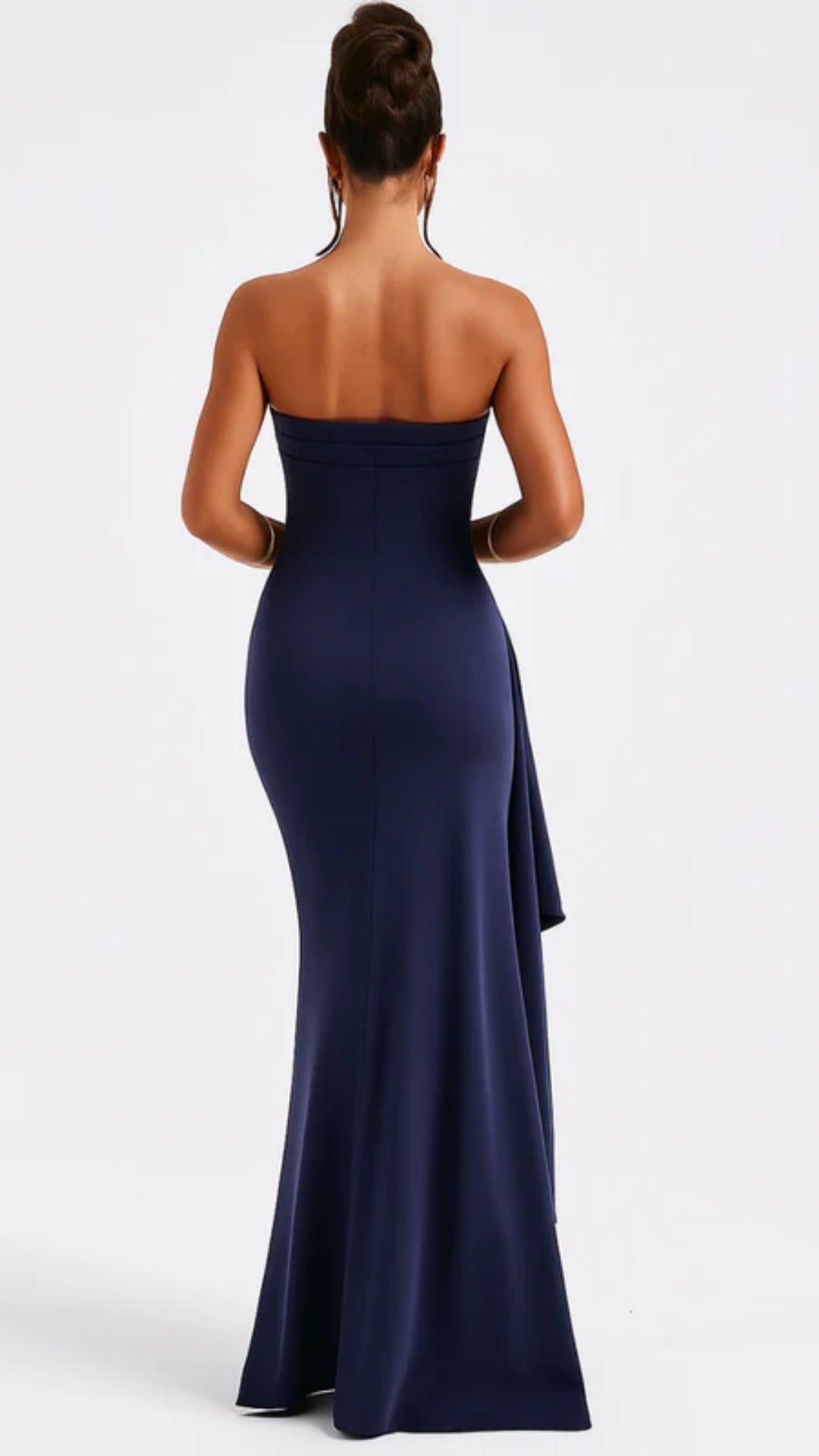 Abendkleid Damen – Lang, schulterfrei und modern gedrehtes Oberteil