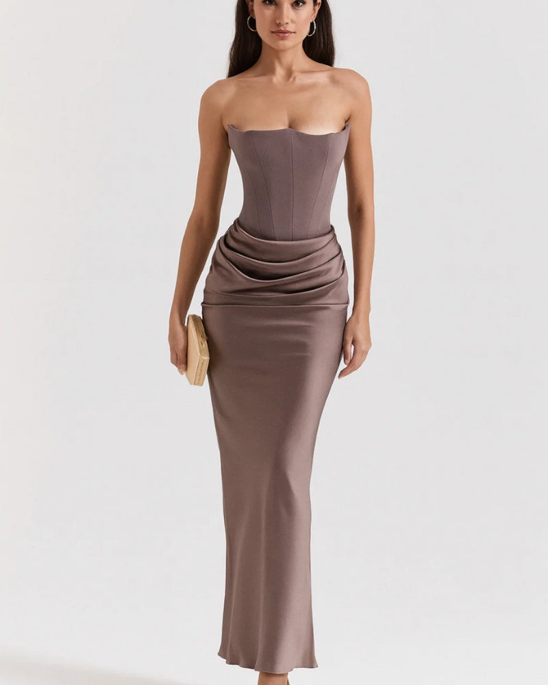 Abendkleid Damen – Lang, trägerlos und modern geschnitten