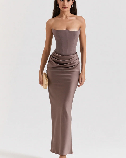 Abendkleid Damen – Lang, trägerlos und modern geschnitten