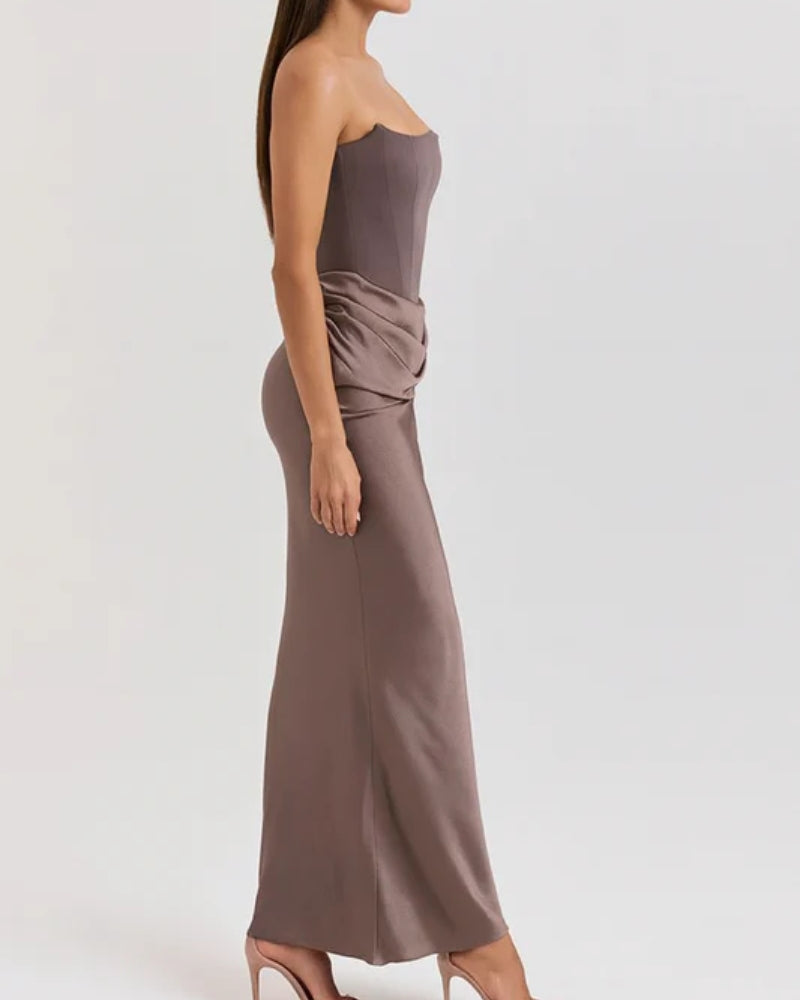 Abendkleid Damen – Lang, trägerlos und modern geschnitten