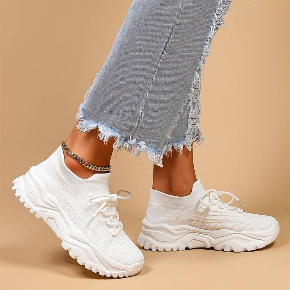 Damen-Schuhe – Moderne Sneaker mit dicker Sohle und Schnürverschluss