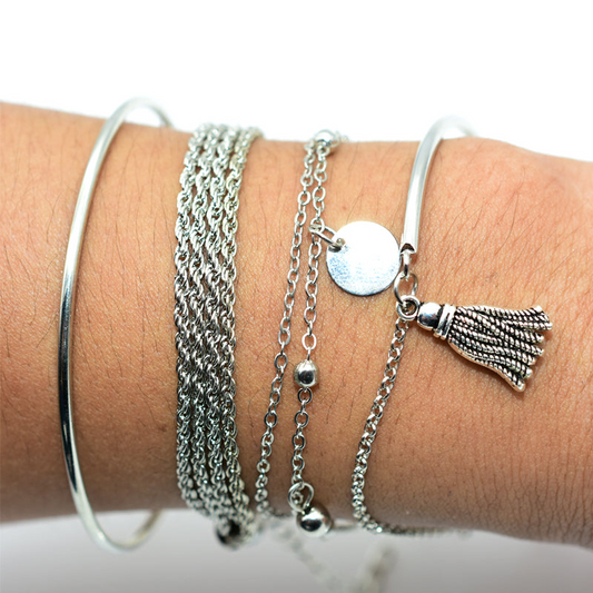 Damenarmband – Zartes Set Aus Armbändern mit Anhänger und Feinem Silberdesign