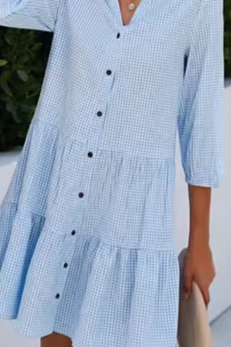 Gestreiftes gestuftes Midikleid - Fließende A-Linie mit Knöpfen und V-Ausschnitt