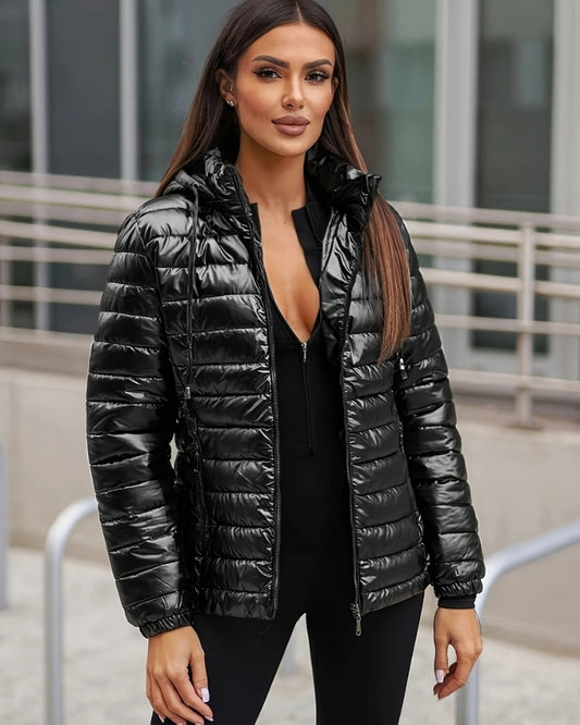 Glänzende Winterjacke mit Kapuze für Damen – stilvolle, warme Oberbekleidung