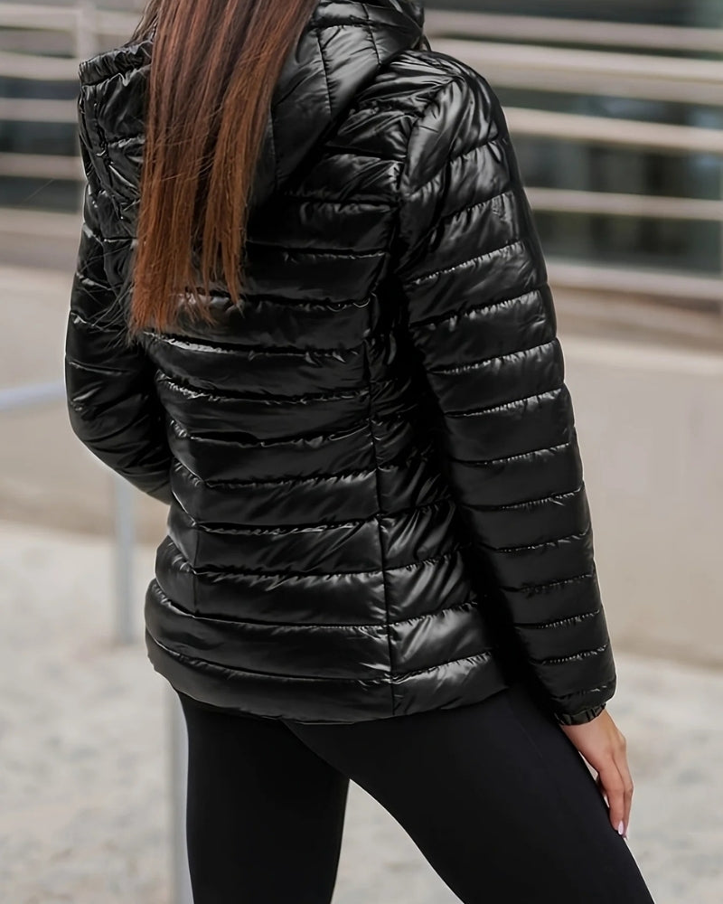 Glänzende Winterjacke mit Kapuze für Damen – stilvolle, warme Oberbekleidung