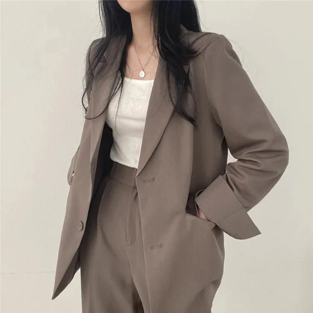 Vielseitiges Hosenanzug-Set - Blazer und gerade geschnittene Hose für Frauen