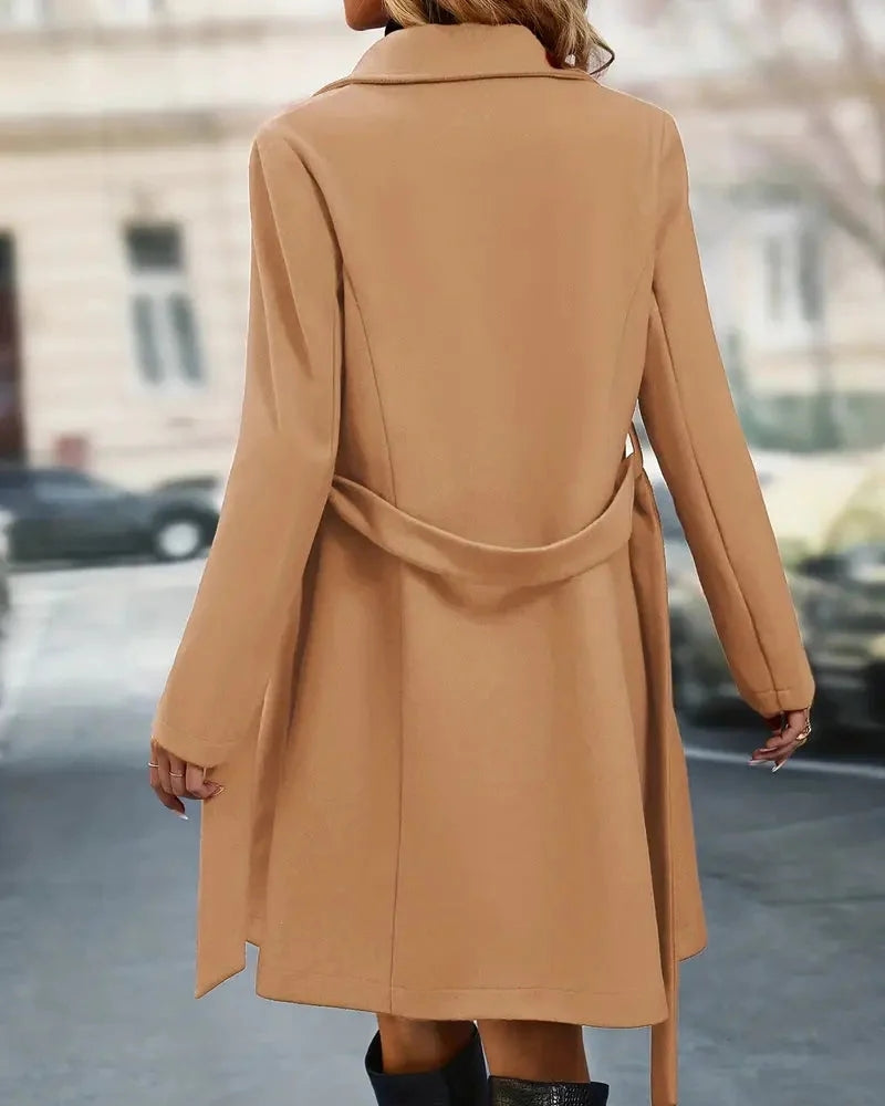 Klassische mittellange Winterjacke - zweireihige Knopfleiste im Trench-Stil