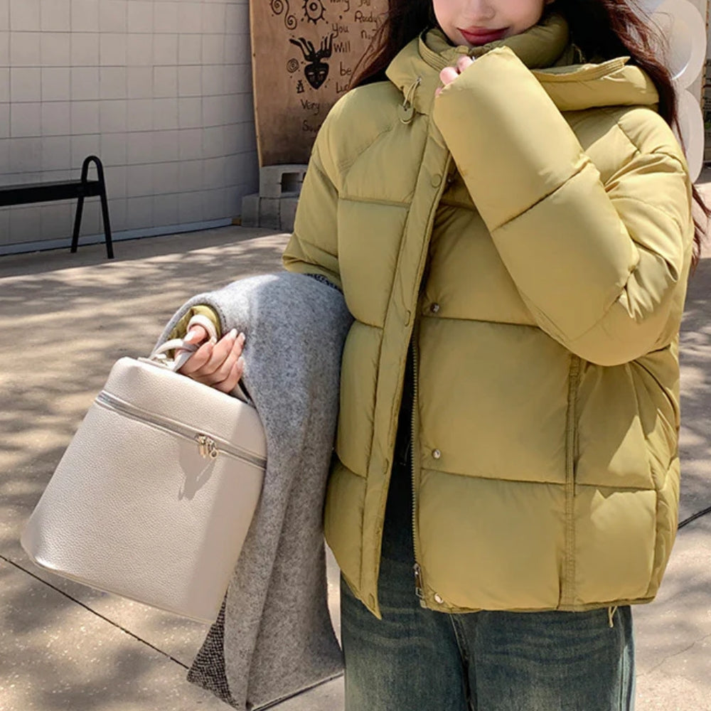Klassische Pufferjacke für Frauen - Warmer Winterstil mit Kapuze