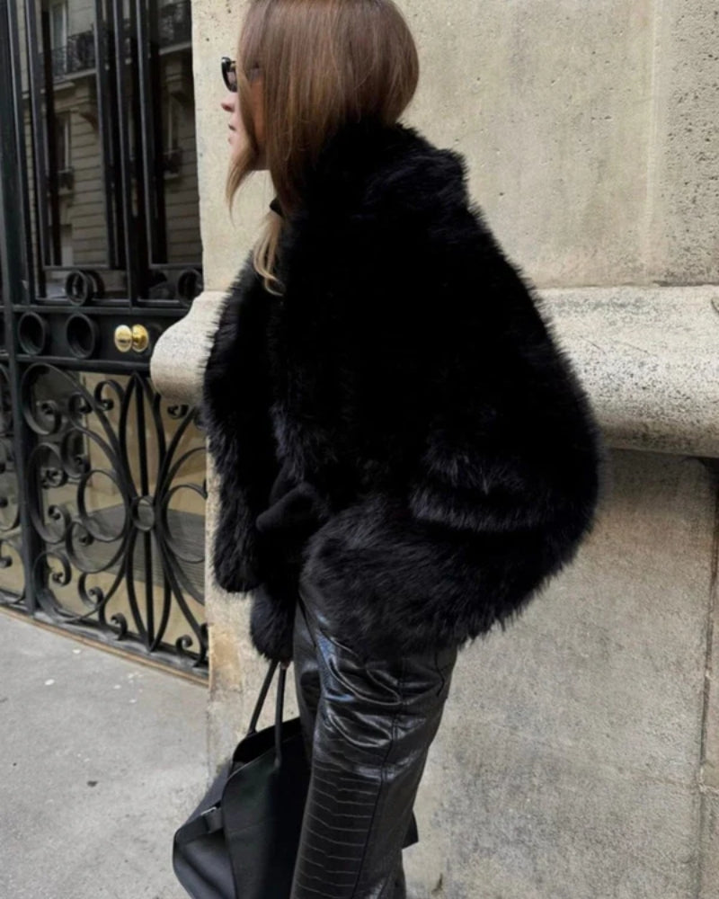 Kurze Winterjacke mit Struktur – Moderne Silhouette und weiter Schnitt