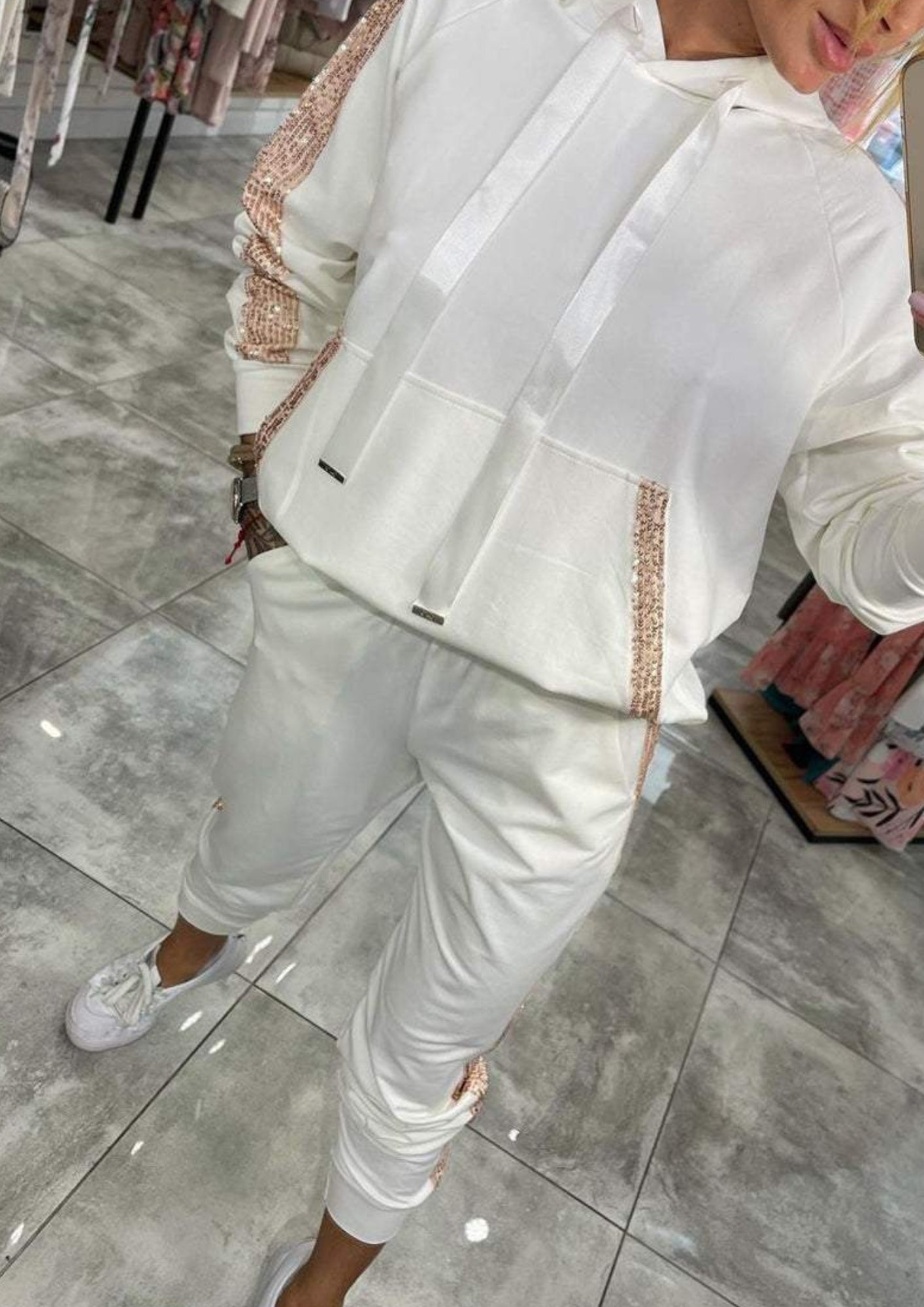 Lässiges zweiteiliges Set mit Kapuzenoberteil – Bequemes Outfit für Frühling und Alltag