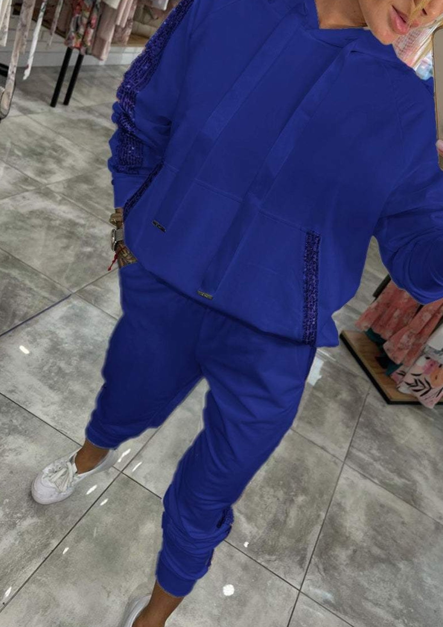 Lässiges zweiteiliges Set mit Kapuzenoberteil – Bequemes Outfit für Frühling und Alltag