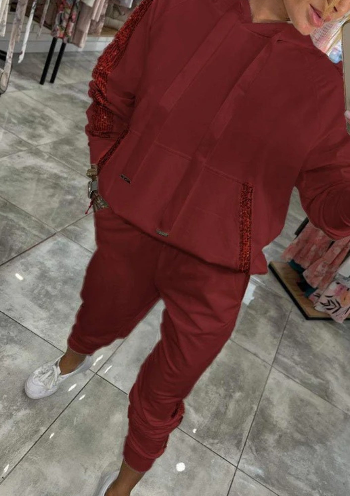 Lässiges zweiteiliges Set mit Kapuzenoberteil – Bequemes Outfit für Frühling und Alltag