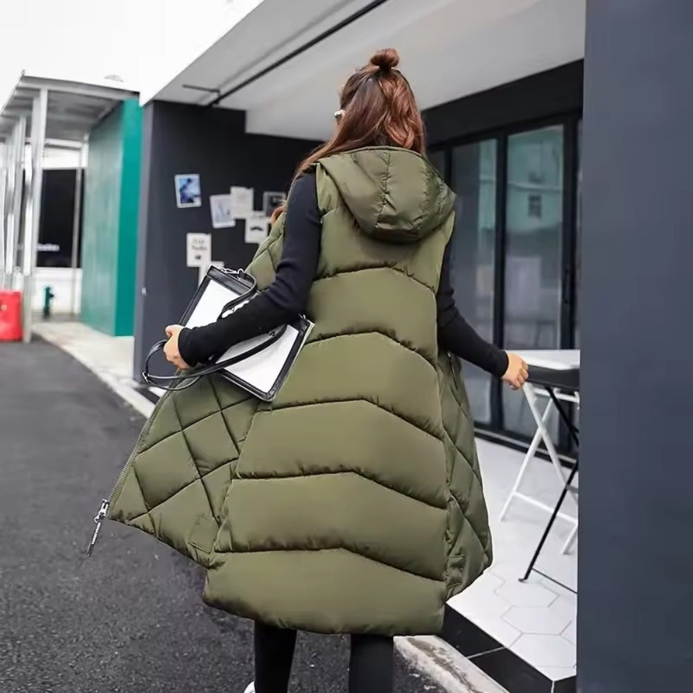 Lang geschnittene Puffer-Winterjacke - leicht und glänzend für Damen