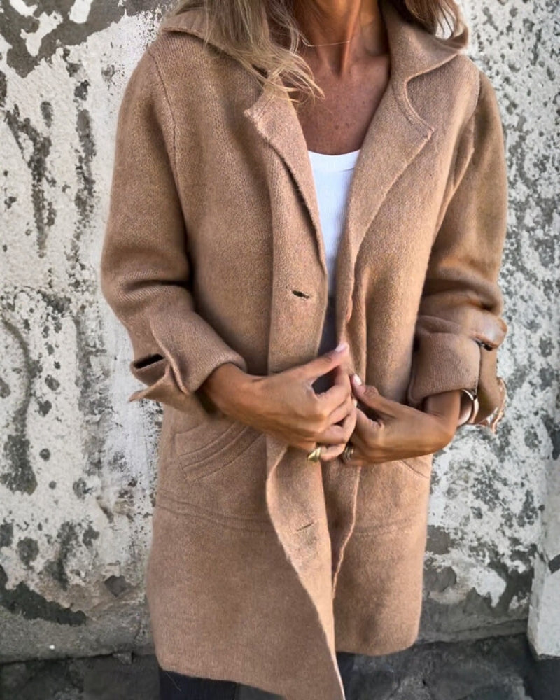 Lange Winterjacke für Damen - moderner gerader Schnitt mit umgeschlagenen Ärmeln