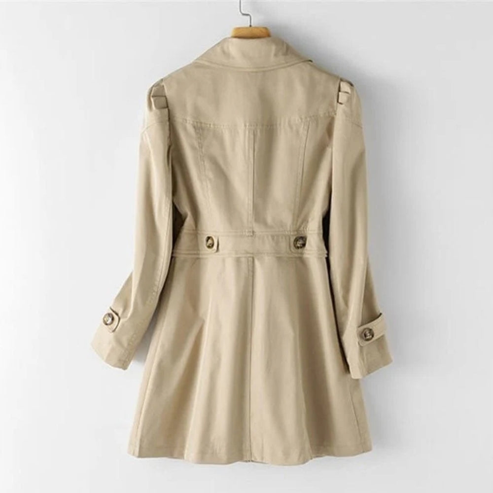 Leichter langer Trenchcoat - neutrale Farbe für viele Gelegenheiten