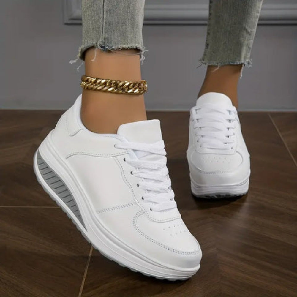 Low-Top Sneaker mit erhöhter Sohle – Alltagstaugliche Schuhe für Damen