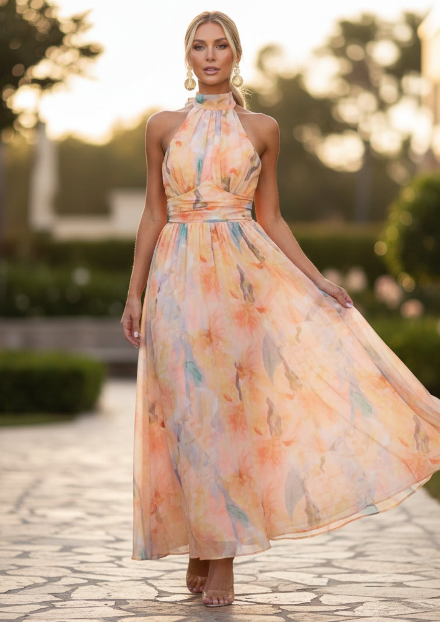 Maxi Abendkleid mit Neckholder – Ärmelloses Kleid mit fließendem Rock