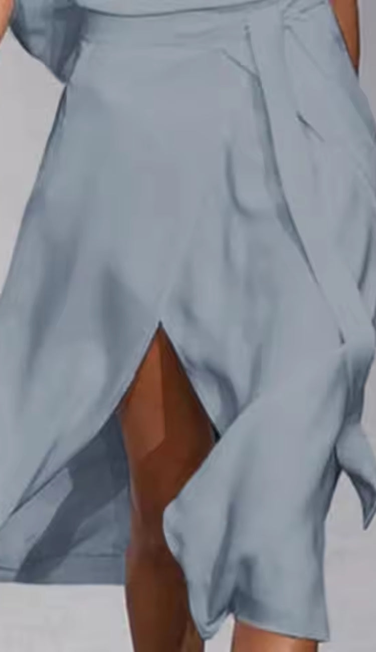 Midikleid mit kalten Schultern - hoch geschlitzt und mit Neckholder