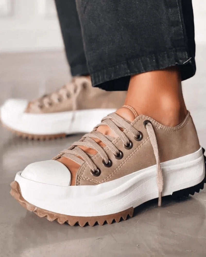 Plateauschuhe für Frauen - Schlanke Turnschuhe mit erhöhter Sohle