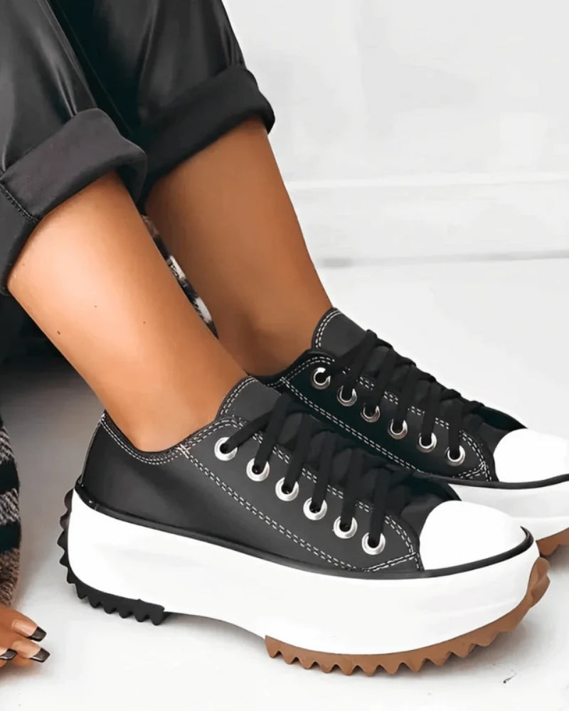 Plateauschuhe für Frauen - Schlanke Turnschuhe mit erhöhter Sohle