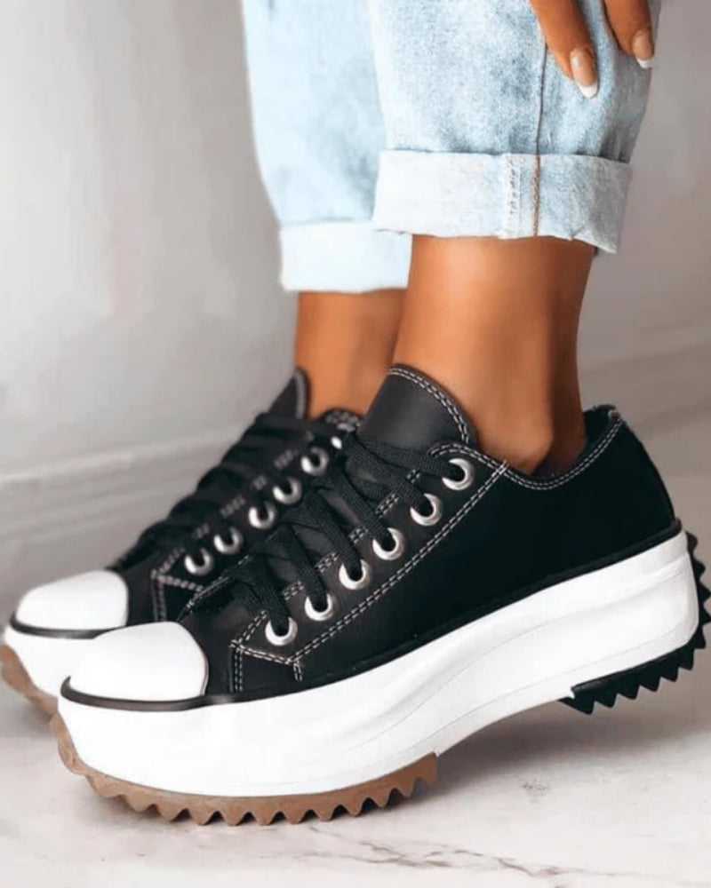 Plateauschuhe für Frauen - Schlanke Turnschuhe mit erhöhter Sohle