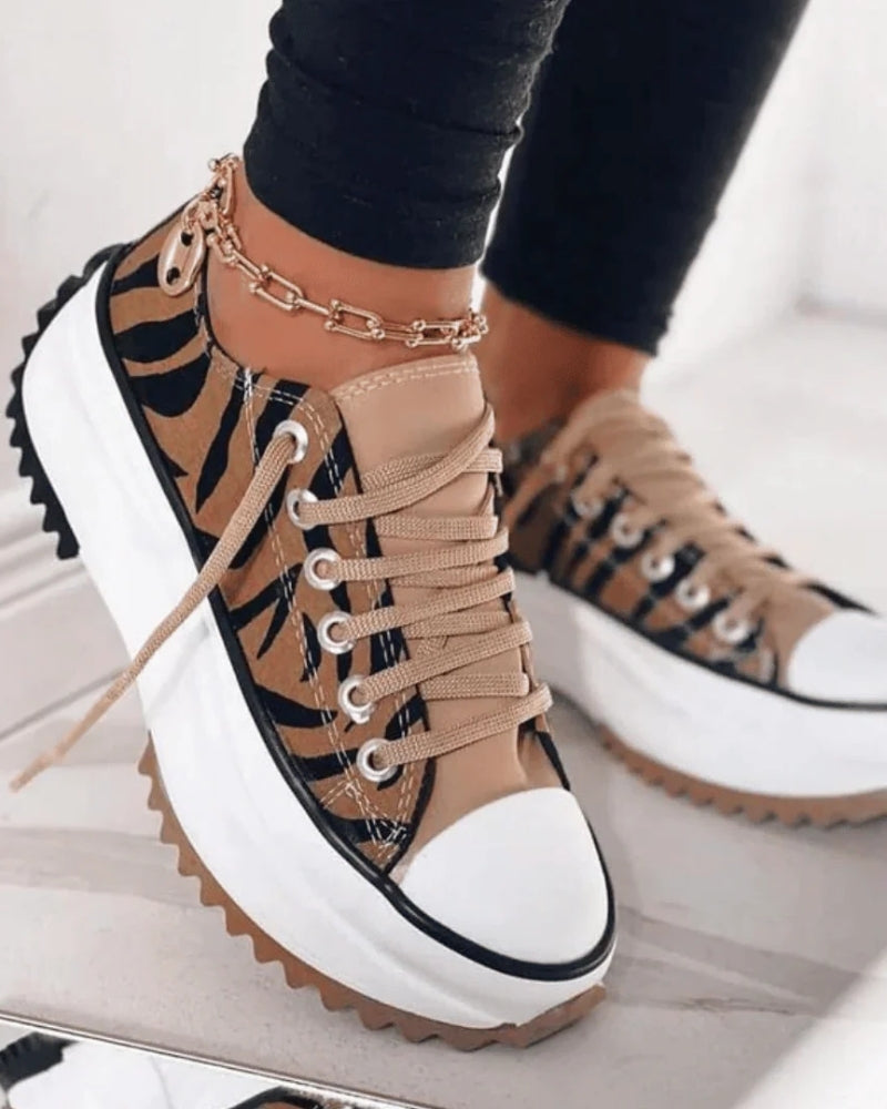 Plateauschuhe für Frauen - Schlanke Turnschuhe mit erhöhter Sohle