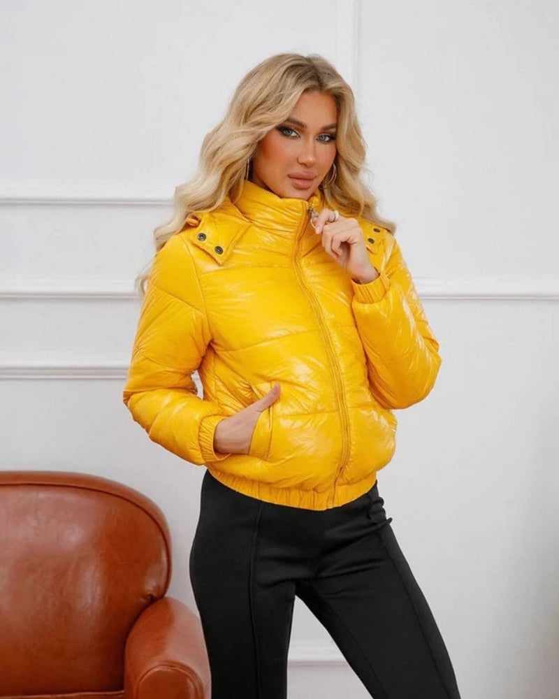 Puffer Winterjacke – glänzende Damenoberbekleidung für kaltes Wetter