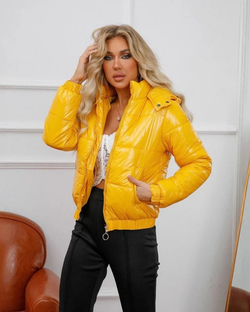 Puffer Winterjacke – glänzende Damenoberbekleidung für kaltes Wetter