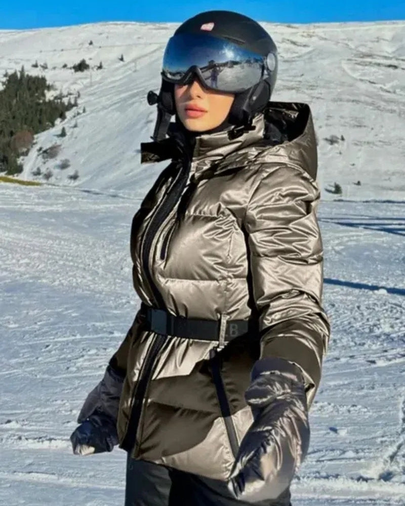 Skijacke Damen – Taillierte Winterjacke mit Gürtel und Kapuze