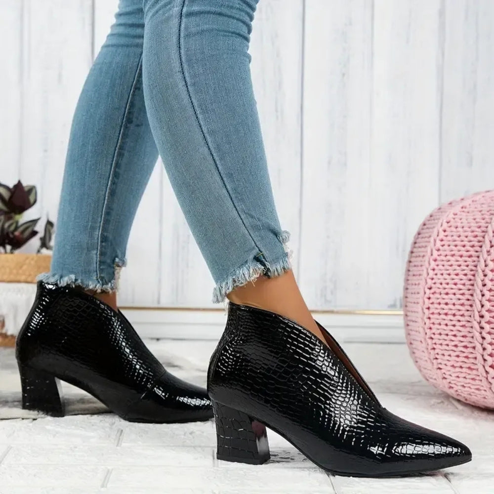 Stiefeletten Damen – Schwarze Ankle Boots mit Blockabsatz und modernem Schnitt
