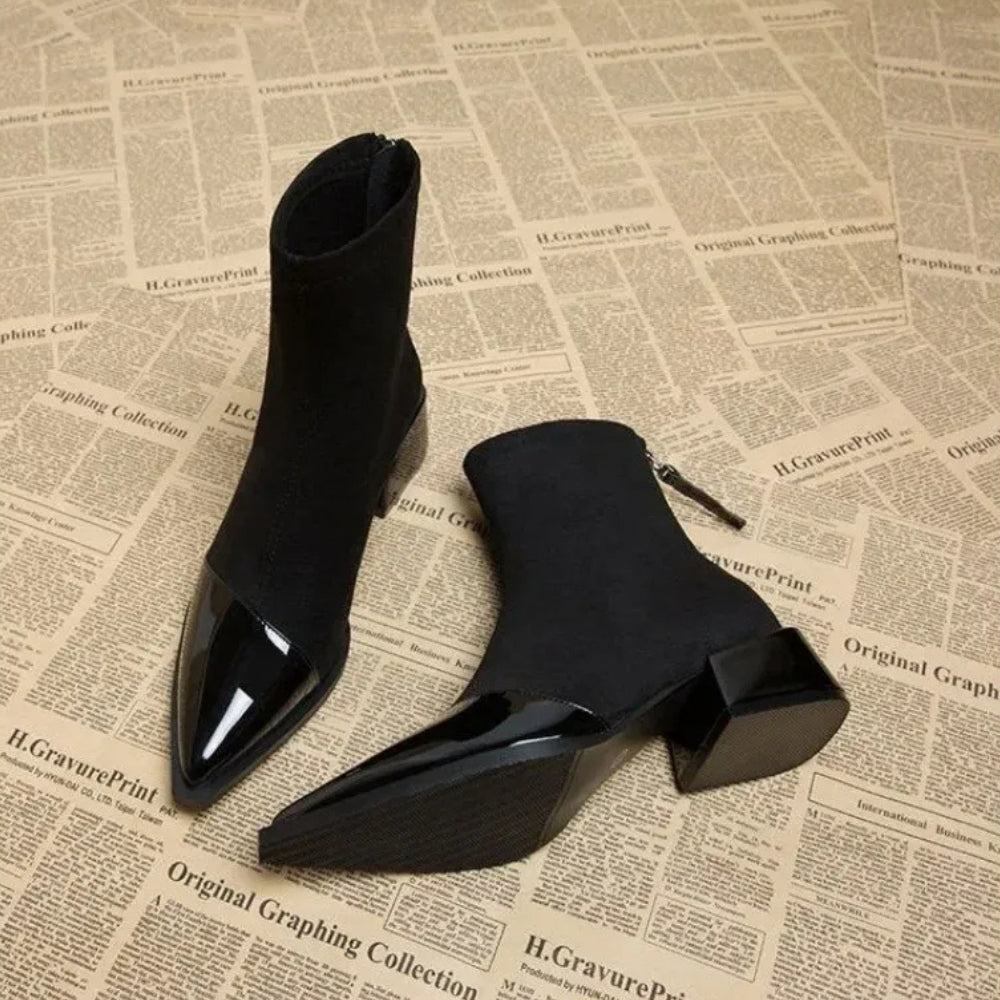 Stiefeletten Damen – Wildlederoptik mit Lackdetails und Blockabsatz für stilvolle Alltagslooks