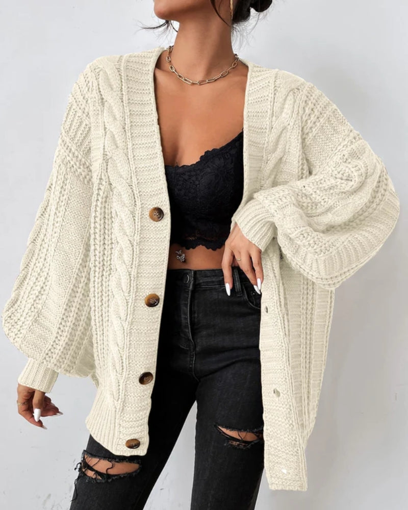 Strickjacke Damen – Mit Zopfmuster, weiter Form und Knopfleiste