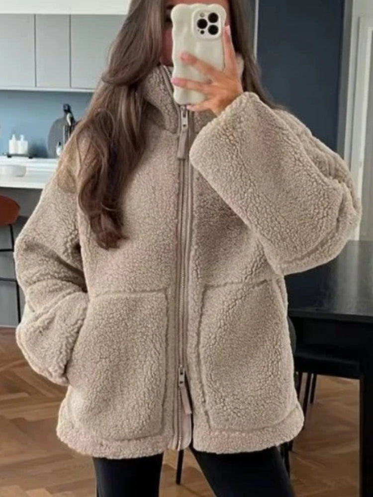 Übergroße Damen-Winterjacke – Mit Stehkragen und Reißverschluss