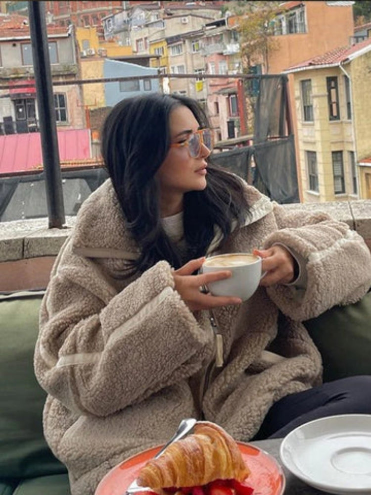 Übergroße Damen-Winterjacke – Mit Stehkragen und Reißverschluss