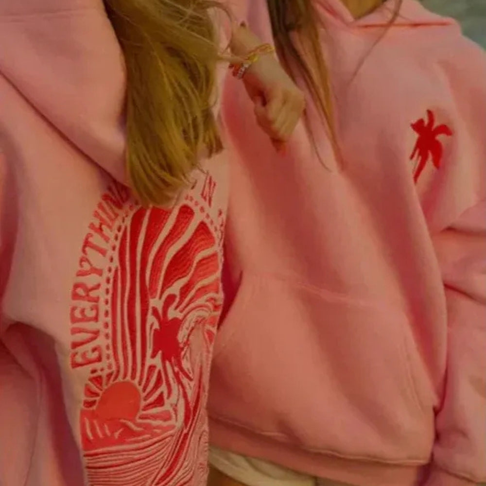 Übergroßer Fleece-Hoodie - künstlerisches Design und Winterkomfort