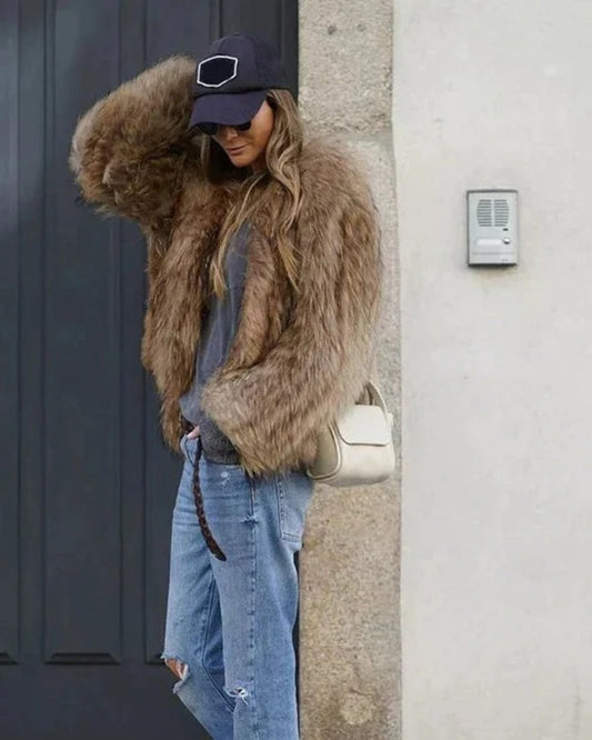 Winterjacke Damen – kurzer Kunstpelzmantel mit lockerer Passform