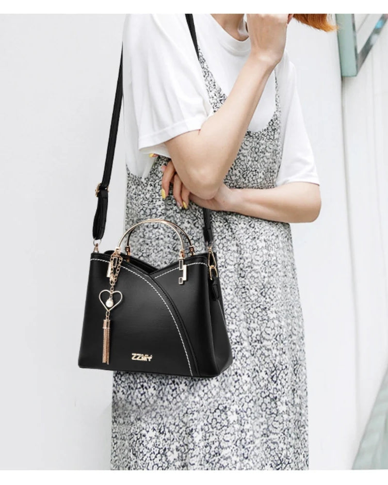 Zweifarbige Handtasche – Kompakte Umhängetasche mit abnehmbarem Riemen